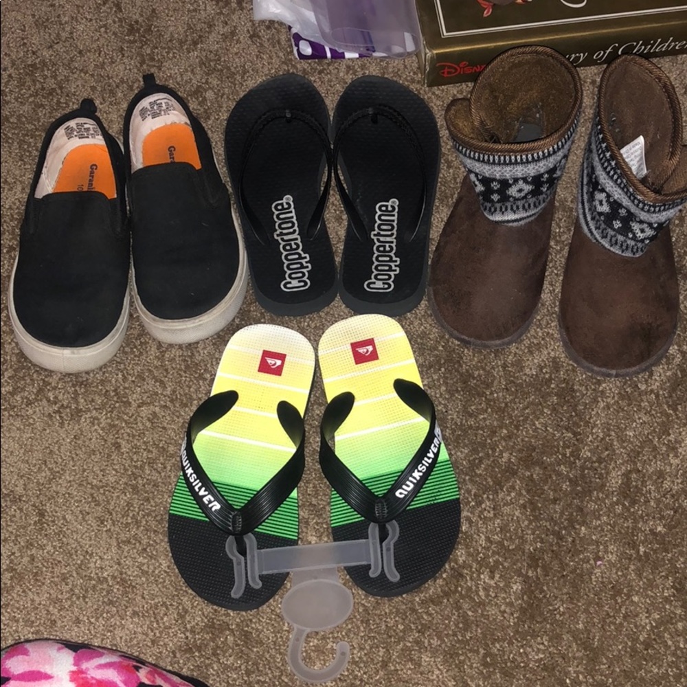Varies shoes sizes 9-11